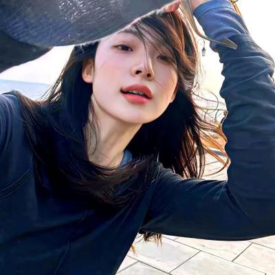 实力派歌手深夜密会神秘女子，凌晨内幕曝光，评论区沦陷